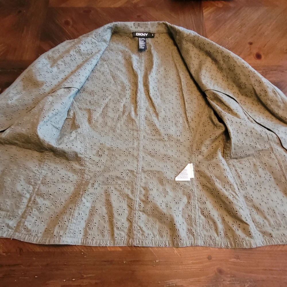 DKNY EMBROIDERED EYELET JACKET | DKNY BLAZER | DKNY JACKET | OLIVE GREEN | EUC
